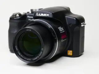 Panasonic Lumix DMC-FZ28 compact camera met Leica Vario-Elmarit 18x zoomlens