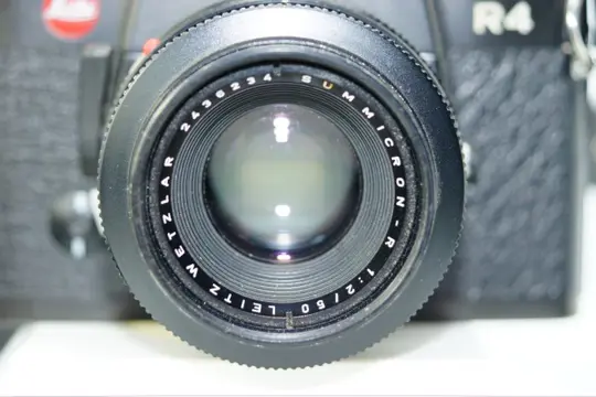 Leica R4 + Summicron-R 1:2/ 50mm (inclusief accessoires)