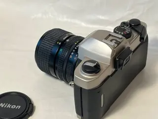 Nikon FM 10 spiegelreflex camera + 35/70 lens