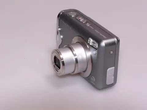 Fuji Finepix 2x, 1)Fuji Finepix F20S Super CCD und 2)Fuji Finepix S6500 Fd