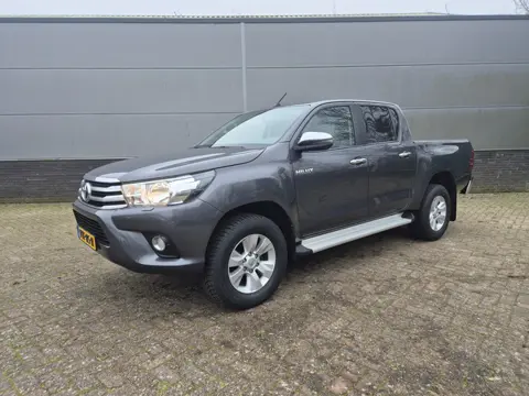 Toyota Hilux 2.4 D-4D Double Cab Professional Navigatie Achteruitrijcamera Stoel-verwarming  2 perso