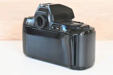 Nikon F-801s + manual + Acc.