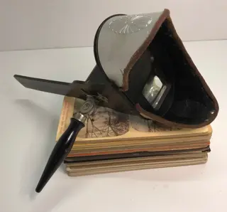 Antique Stereoscope viewer - designHolmes - ca. 1900 - together with 90 stereo cards.
