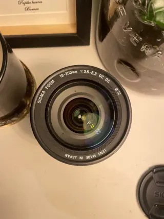 Sigma DC 18-200 mm F3.5- F6.3. OS (Canon EF-S_