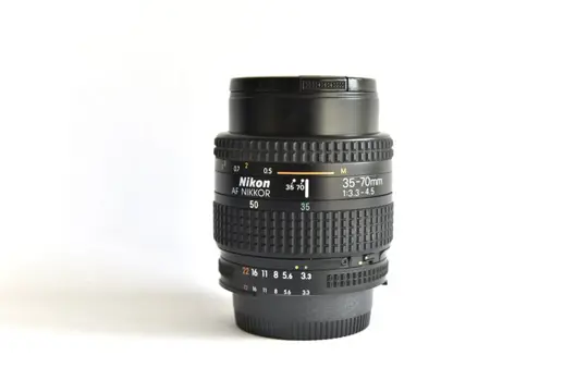 Nikon AF Nikkor 35-70mm f3.3-4.5 macro Ais + HN-2 lens hood