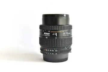 Nikon AF Nikkor 35-70mm f3.3-4.5 macro Ais + HN-2 lens hood