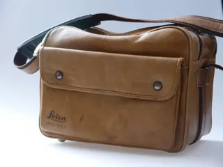 Leica, Leitz Sondermodell 70 Jahre Leica Ledertasche