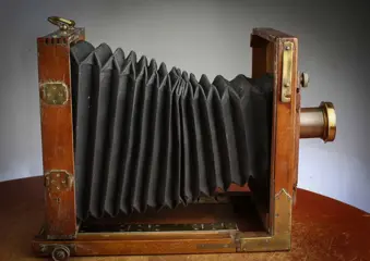 Chambre 13x18 avec un objectif en laiton vers 1900