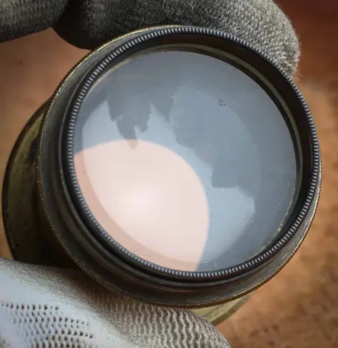 Objectif en laiton à diaphragmes par plaquettes en bon état