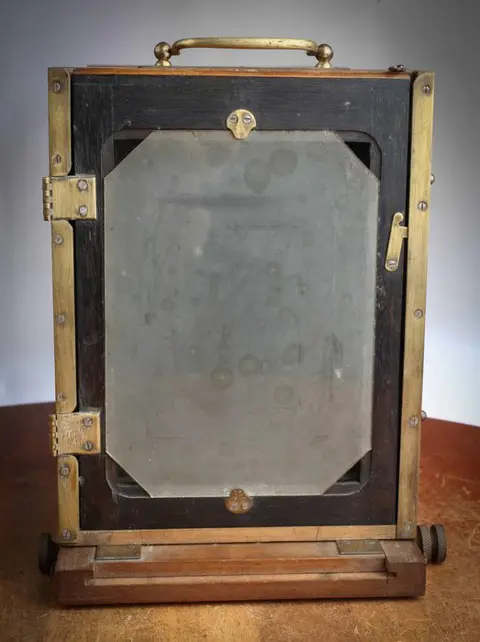 Chambre 13x18 avec ObjectifBoyer Saphir 1: 4,5 et obturateur en bon état