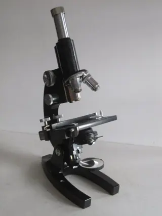 Bausch & Lomb Optical Co., Rochester (NY) USA – Professionele laboratorium- en doktersmicroscoop TK met 1.000x vergroting, in draagkoffer