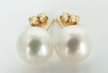 No Reserve Price - Akoya Pearls, Round 8,5 -9 mm - 18 karaat Geel goud - Oorbellen