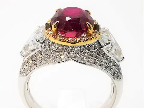 Rubí GRS Red 6.78ct sin tratamiento HRD 8.27gr - 18 karaat Tweekleurig - Ring - 3.59 ct Robijn - Diamanten