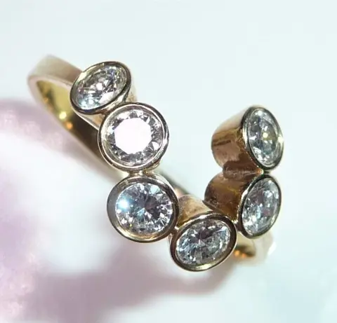 Handcrafted - 14 karaat Geel goud - Ring - 1.00 ct Diamanten - Briljant geslepen 6 x 0,17 ct.