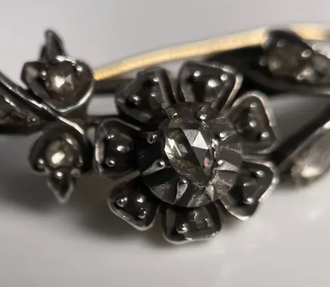 Goud, Zilver - Broche Diamanten