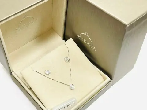 Astralia - 18 karaat Witgoud - Set - 0.21 ct Diamant