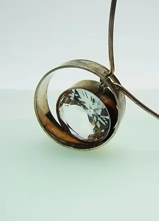 Skandinavische Goldschmiede-Arbeit - 925 Zilver - Collier met hanger - 25.00 ct Quartz - gefacetteerd bergkristal