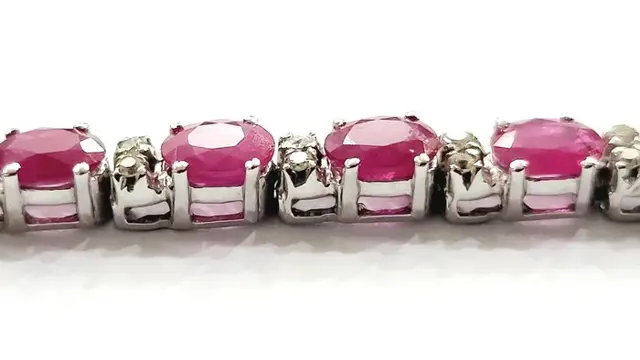 Astralia - 18 karaat Witgoud - Armband - 7.00 ct Robijn - Diamanten