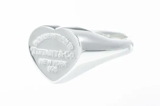 Return to Tiffany Heart Signet Ring @ Zilver - Ring
