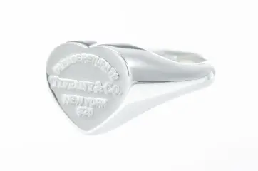 Return to Tiffany Heart Signet Ring @ Zilver - Ring