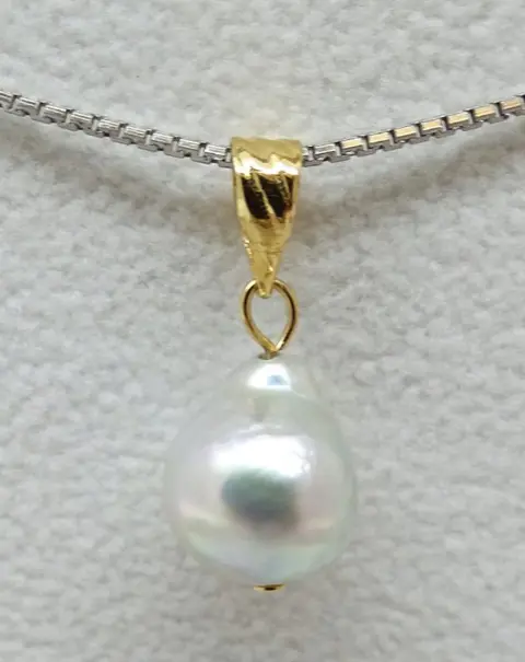 No Reserve Price - Akoya Pearl, Natural Blue, Baroque 9.04 X 10.7 mm - 18 karaat Geel goud - Hanger