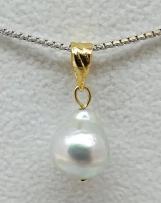 No Reserve Price - Akoya Pearl, Natural Blue, Baroque 9.04 X 10.7 mm - 18 karaat Geel goud - Hanger