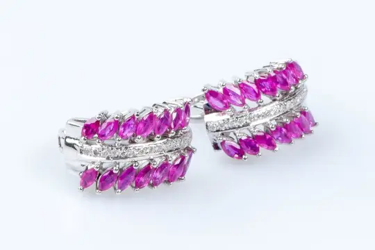 18 karaat Witgoud - Oorbellen - 1.12 ct Robijn - Diamanten