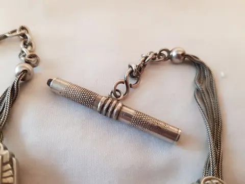 Antieke vroeg 20e eeuwse horloge ketting met schuiven w.o. emaille decoratie. - 800 Zilver - Horlogeketting