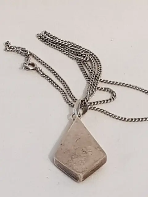 Zilveren gourmet collier waaraan een hanger in art-deco style in de vorm van een ruit waarin een - 835 Zilver - Collier met hanger