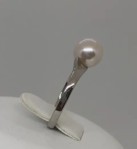 Akoya Pearl 7.5x8mm - 18 karaat Witgoud - Ring Akoya parel