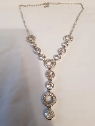 Een zilveren collier incassetteafgezet met geslepen en gefacetteerde kristal stenen - 925 Zilver - Halsketting