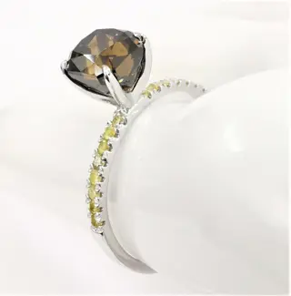 2.02 ct vs fancy greenish brown & 0.07 ct fancy intense yellow diamonds designer solitaire ring - 14 karaat Witgoud - Ring Diamant - Diamanten, AIG Lab-rapport zonder reserve
