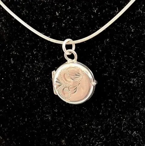 NO RESERVE Vintage photograph locket Pendant - 925 Zilver - Collier met hanger