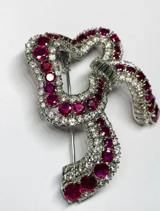 18 karaat Goud - Broche - 8.00 ct Robijn - Diamanten
