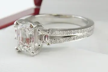 GIA certified 1.72CTW diamonds H/SI1 Emerald cut 1.00CT center stone and 0.72CTW diamonds - 18 karaat Witgoud - Ring