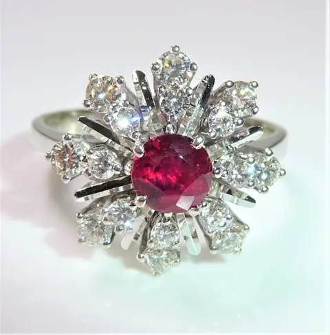 Blüte - 14 karaat Witgoud - Ring - 0.65 ct Diamanten - 0,60 cent. robijn