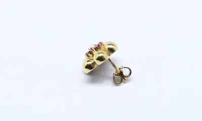 18 karaat Geel goud - Oorbellen - 0.25 ct Zoetwater parel - Robijnen
