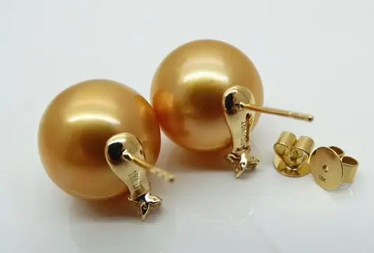 Golden South Sea Pearls, Round, 24K Golden Saturation 13.6, 13.63 mm - 18 karaat Geel goud - Oorbellen - Diamanten