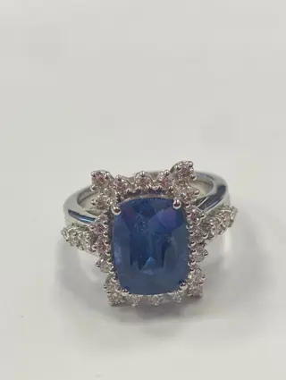 18 karaat Witgoud - Ring - 5.85 ct Saffier - Diamanten