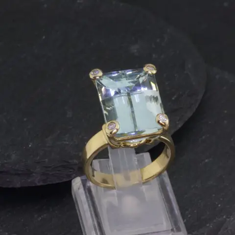 18 karaat Geel goud, Goud - Ring - 21.60 ct Aquamarijn - Diamanten