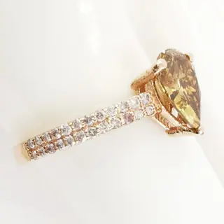 1.09 ct vs fancy yellowish brown & 0.26 ct fancy pink diamonds designer solitaire ring - 14 karaat Rosé goud - Ring Diamant - Diamanten, AIG gecertificeerd zonder reserve