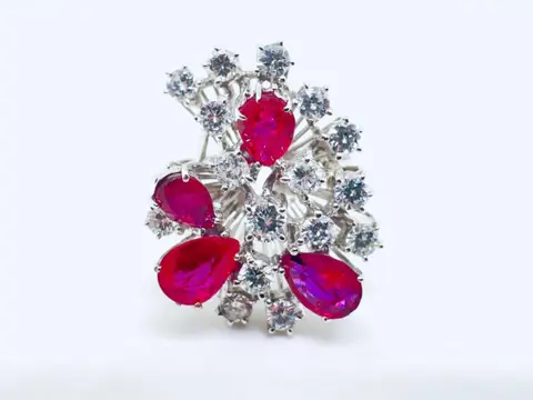 18 karaat Witgoud - Ring - 2.35 ct Robijn - Diamanten