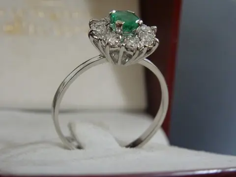 18 karaat Witgoud - Ring Smaragd - Diamanten