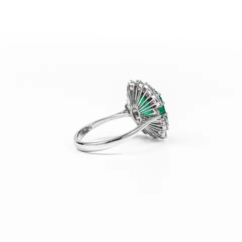 18 karaat Witgoud - Ring - 3.27 ct Smaragd - Diamanten