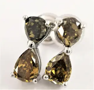 0.60 ct fancy deep greenish yellow & 0.68 ct vs fancy deep yellow diamonds designer stud - 14 karaat Witgoud - Oorbellen Diamant - Diamanten, AIG gecertificeerd zonder reserve