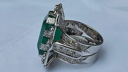 14 karaat Witgoud - Ring - 15.18 ct Smaragd - Diamanten