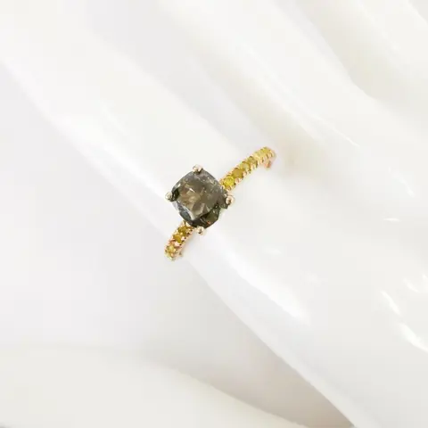 1.05 ct vs fancy deep greenish gray & 0.24 ct fancy intense yellow diamonds designer solitaire ring - 14 karaat Rosé goud - Ring Diamant - Diamanten, AIG gecertificeerd zonder reserve