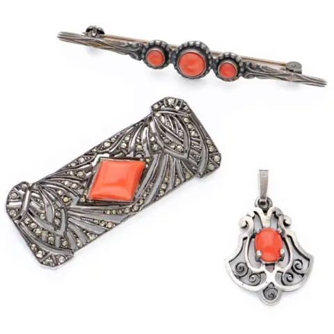 Lot (7) - 835 Zilver - Broche, Hanger, Ring Bloedkoraal