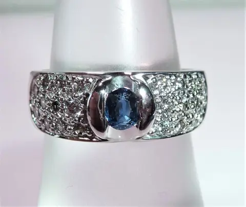 CHRIST - 18 karaat Witgoud - Ring - 0.33 ct - Briljant geslepen + 0,25 ct. saffier