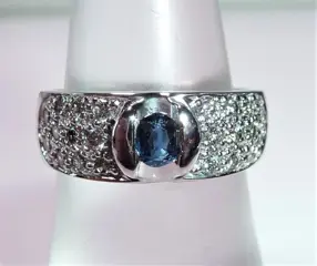 CHRIST - 18 karaat Witgoud - Ring - 0.33 ct - Briljant geslepen + 0,25 ct. saffier